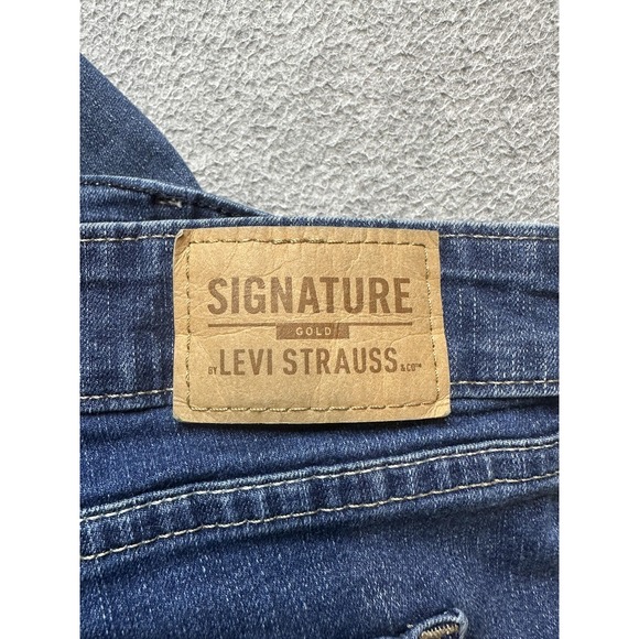 Levis Signature Strauss Jeans Womens 22S Blue Totally Shaping Straight Stretch - Picture 14 of 15